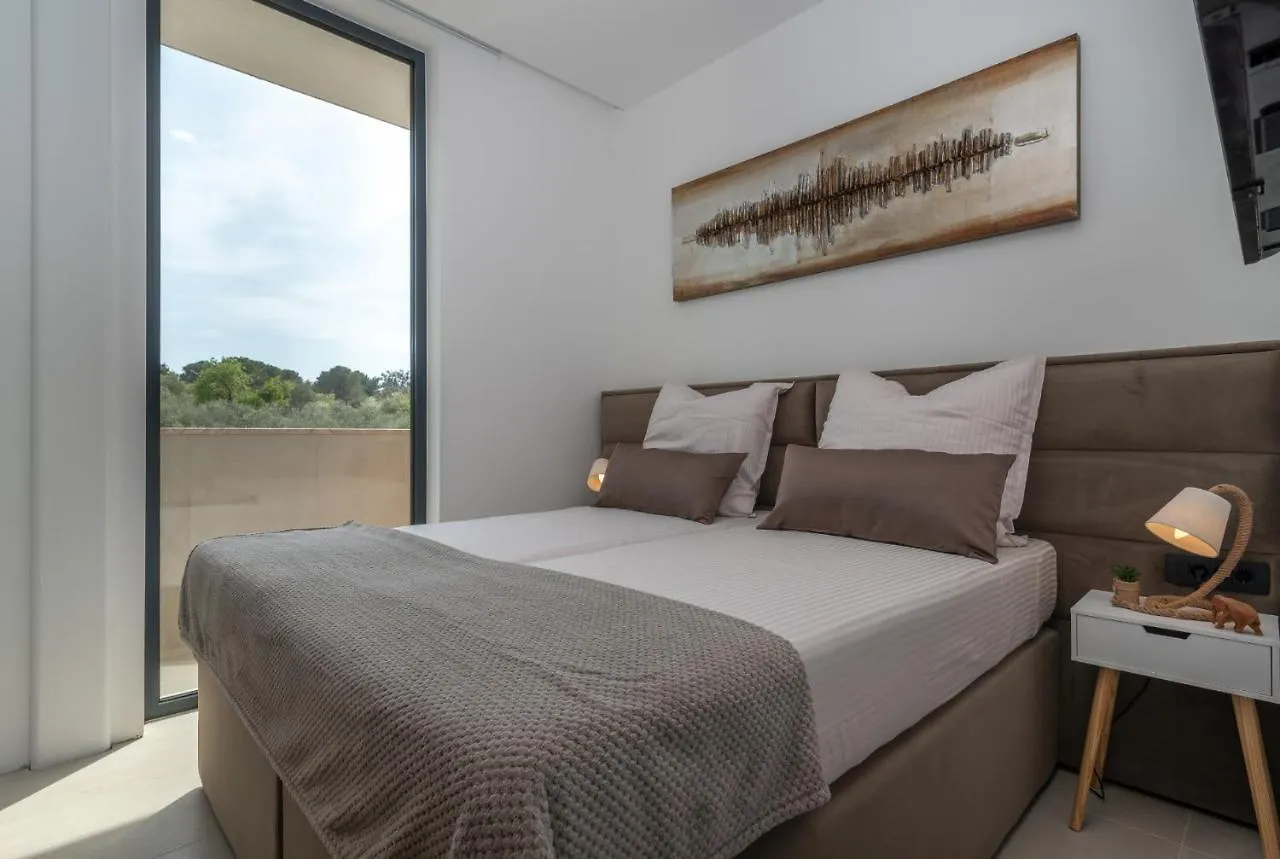 דירות טרוגיר Penthouse Majestic